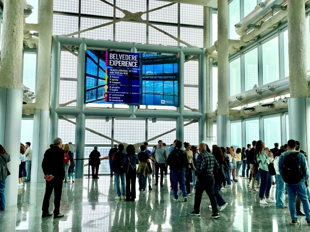 TUTTO ESAURITO AL BELVEDERE DI PALAZZO LOMBARDIA E PER LA DESIGN WEEK ANCHE LA PIRAMIDE CHE VERRÀ INSTALLATA ALLA BASE DELL’EVEREST