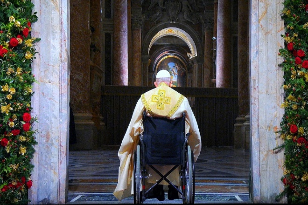 Papa Francesco apre la Porta Santa: inizio del Giubileo 2025