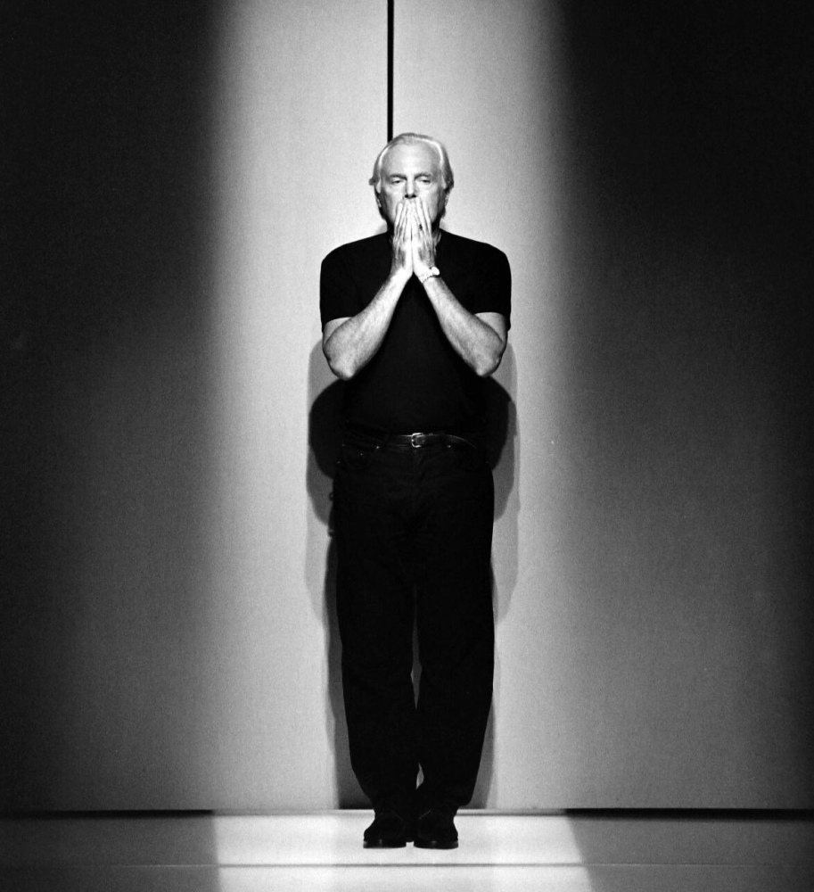 Giorgio Armani è morto a Milano: l’annuncio arriva tra Archivio e Capannina