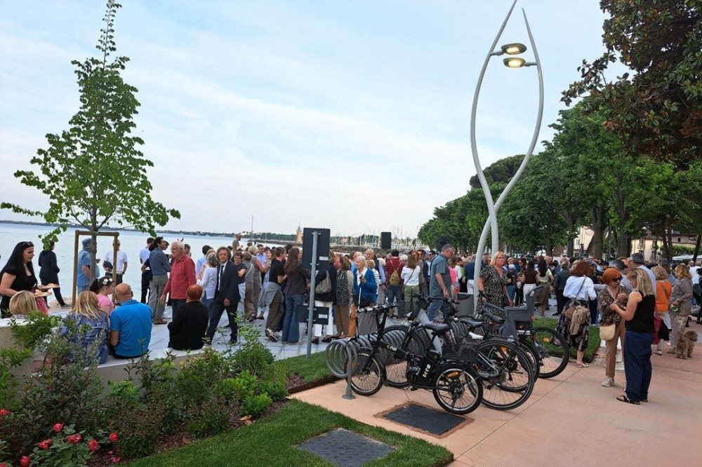 Desenzano del Garda, completata la passeggiata sul lungolago: collegati centro e Desenzanino