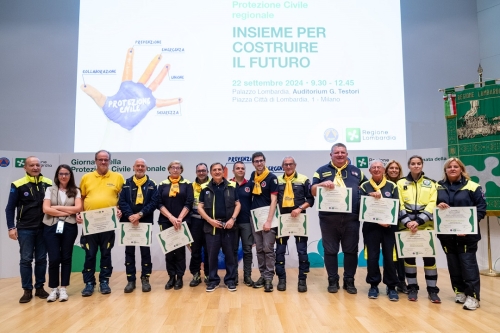 Giornata della Protezione Civile Regionale: L'Assessore La Russa Premia 11 Volontari della Campagna ‘Io non Rischio’