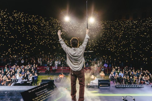 Irama fa sold out all’Arena di Verona: anteprima del nuovo album e ospiti speciali